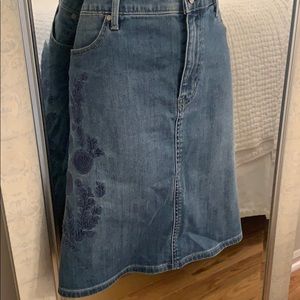 Denim skirt Talbot with blue embroidered designs